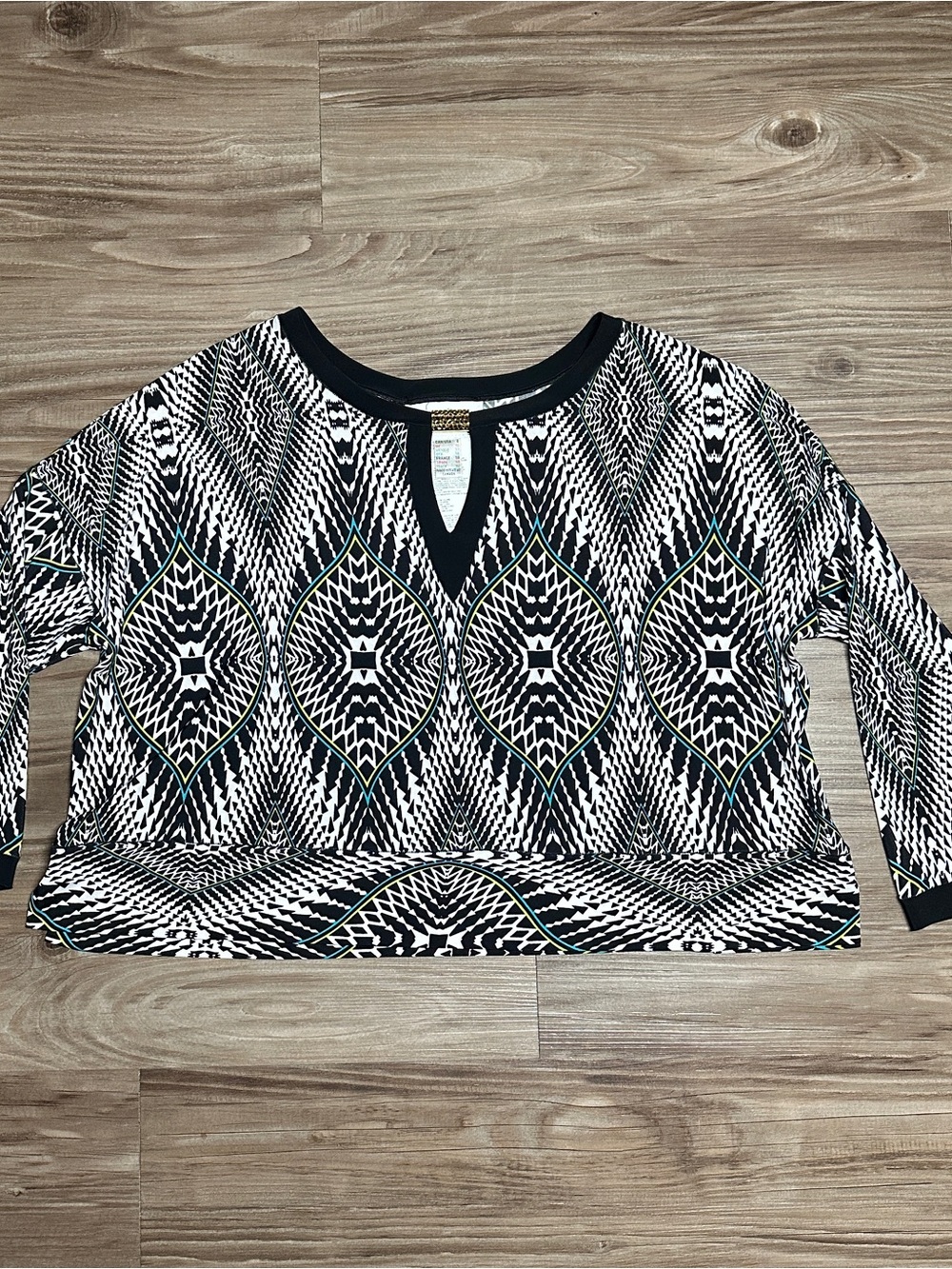 Joseph Ribkoff L Geometric Black & White Keyhole Pullover Top